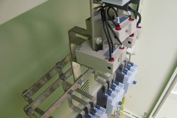 南岔配电柜-应急照明配电柜使用对工作人员的具